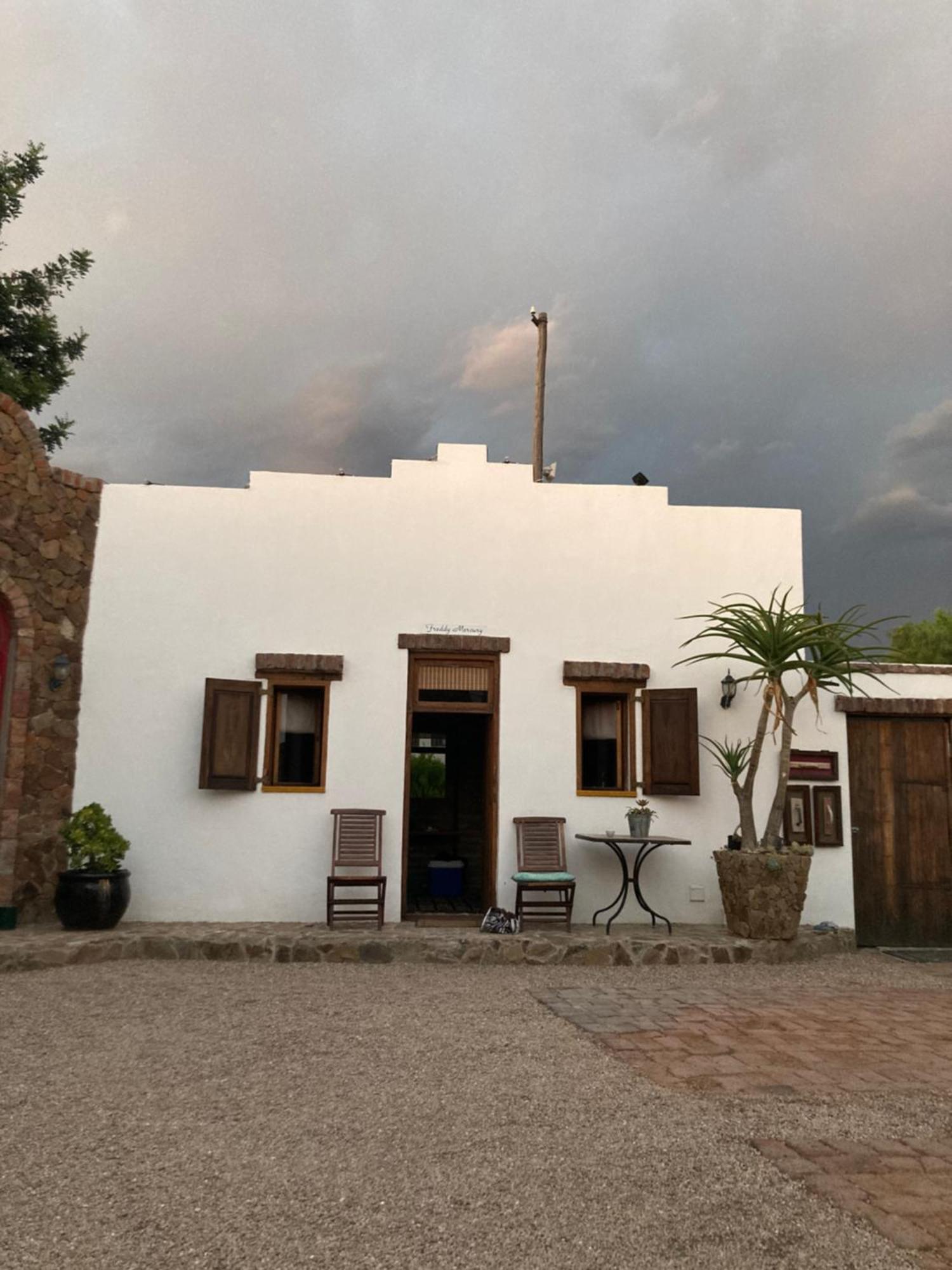 Villa Contessa Beaufort West Bagian luar foto